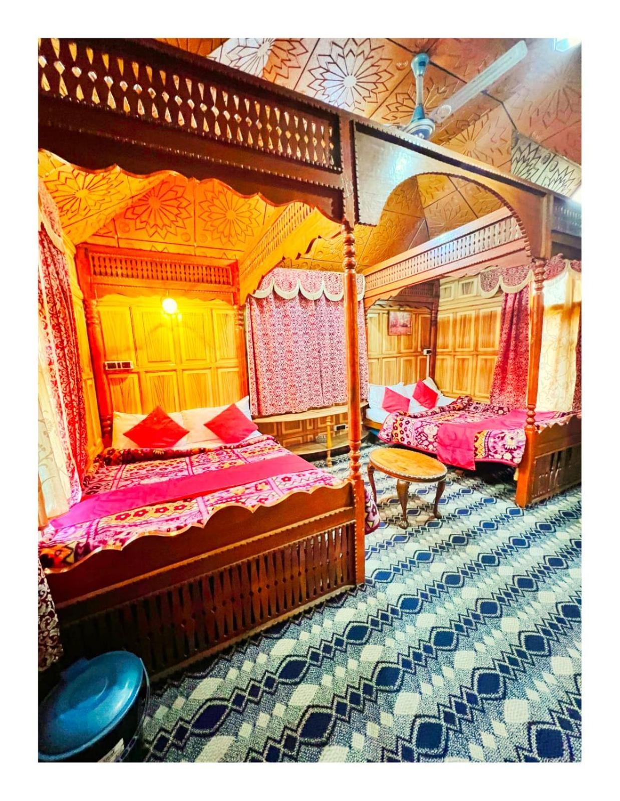 Mossess Group Of Houseboats 호텔 Srīnagar 외부 사진