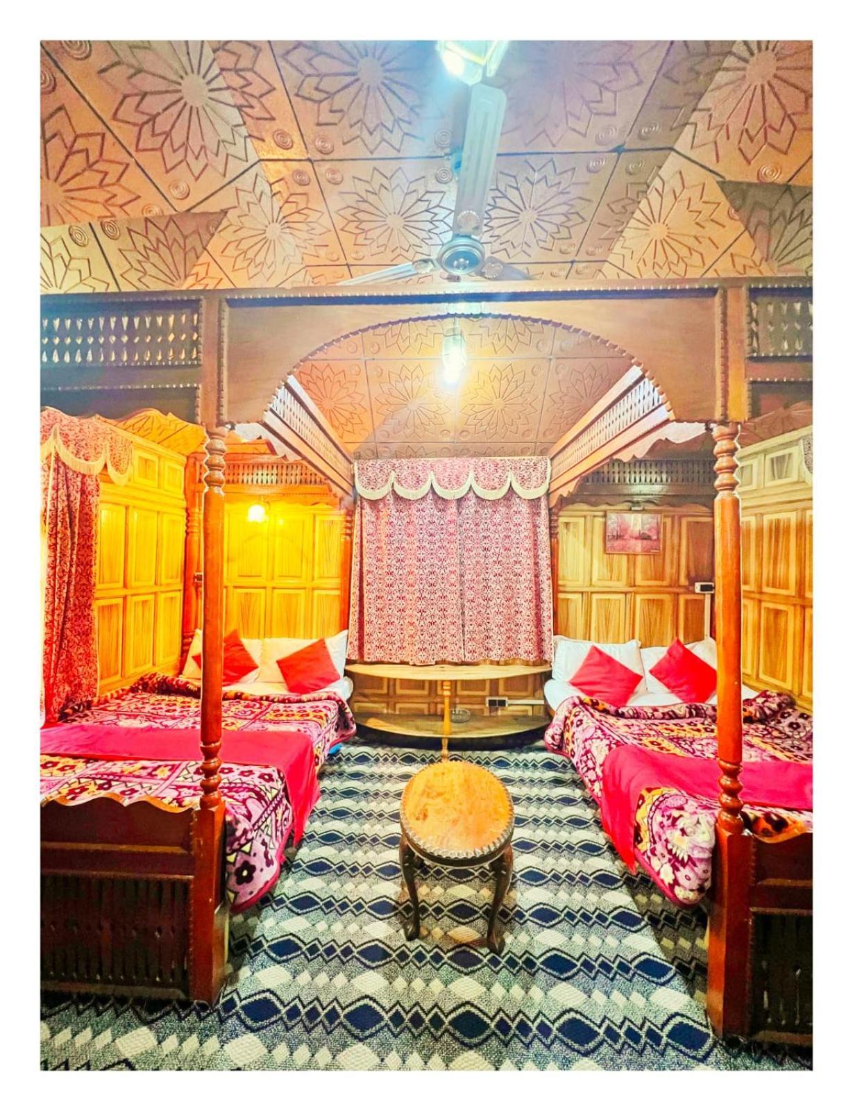 Mossess Group Of Houseboats 호텔 Srīnagar 외부 사진