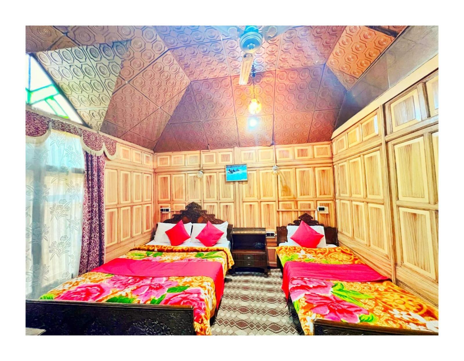 Mossess Group Of Houseboats 호텔 Srīnagar 외부 사진