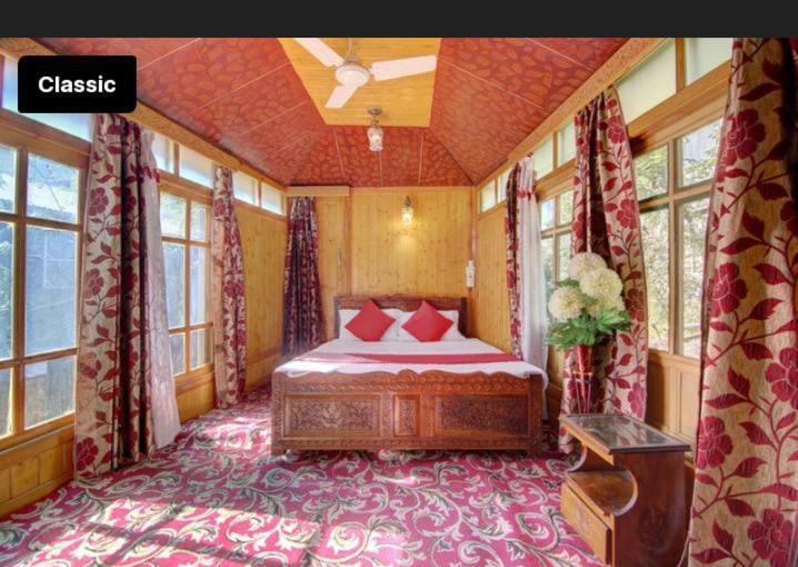 Mossess Group Of Houseboats 호텔 Srīnagar 외부 사진