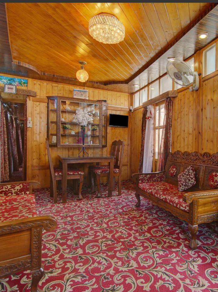 Mossess Group Of Houseboats 호텔 Srīnagar 외부 사진